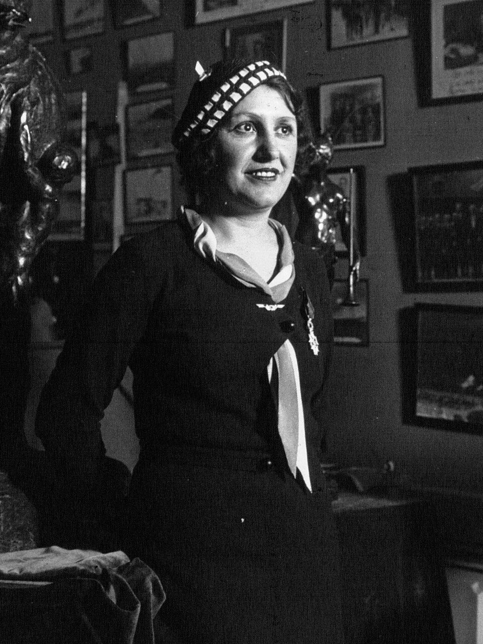 Portrait de l’aviatrice Maryse Bastié en 1932