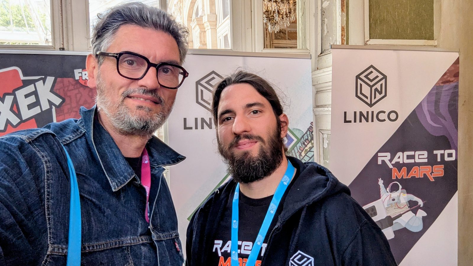 Cesare Mainardi avec Nicolas de Linico Édition devant Race to Mars